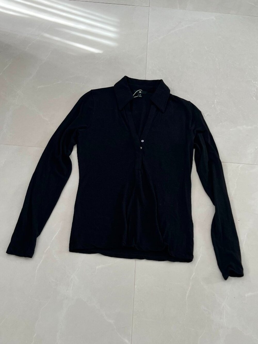 Banana Republic Black Long Sleeve Collared V-Neck Top (Size S)